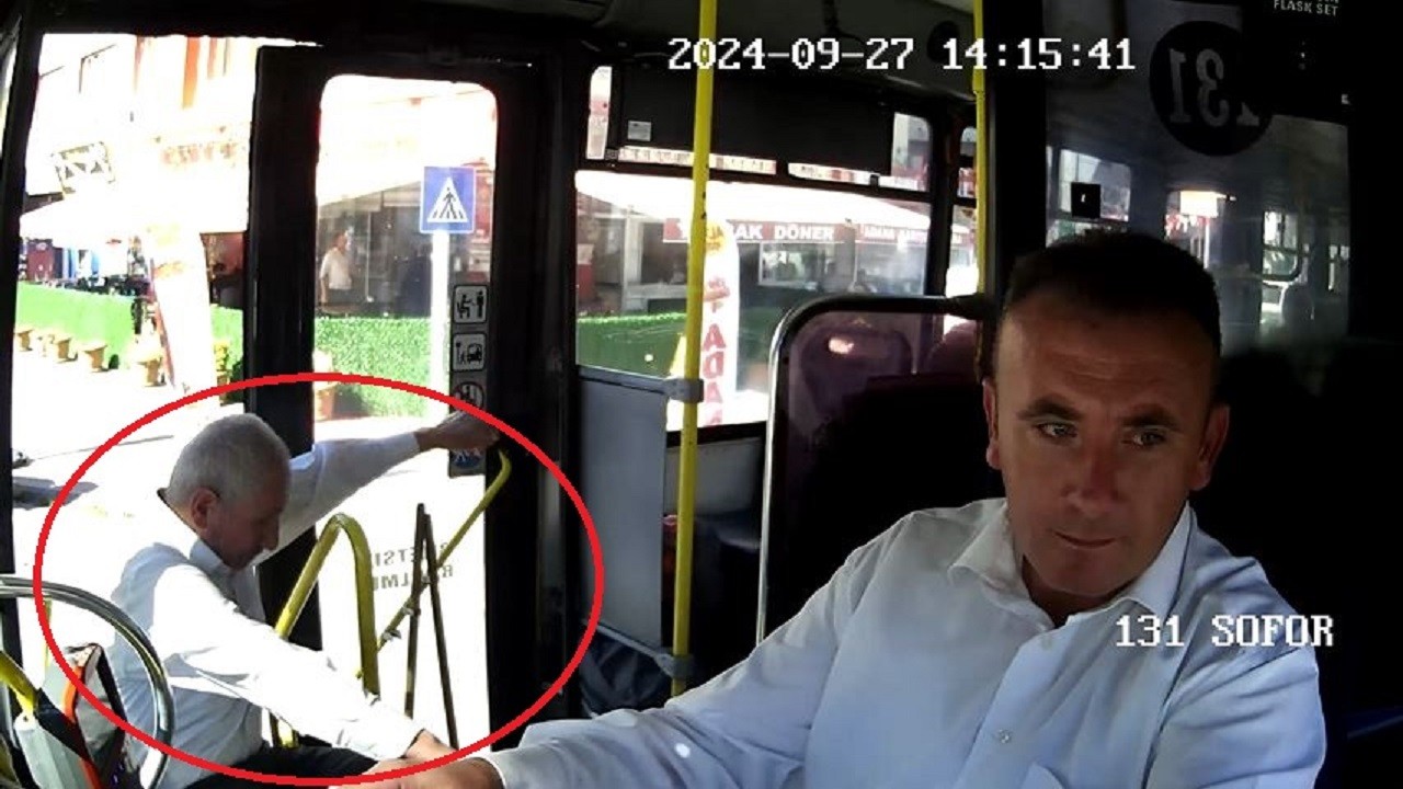 Otobüsün kapısından düşmüştü! Yaşam mücadelesini kaybetti