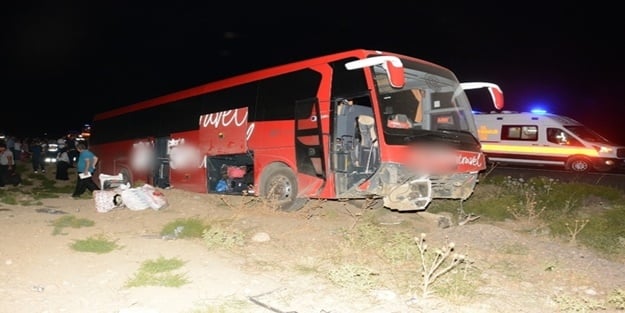 Otobüsün sürücüsü seyir halinde beyin kanaması...