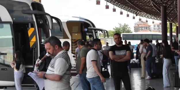 Otogarlarda bayram yoğunluğu