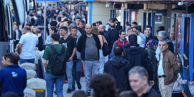 Otogarlarda bayram yoğunluğu