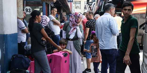 Otogarlarda seçim yoğunluğu