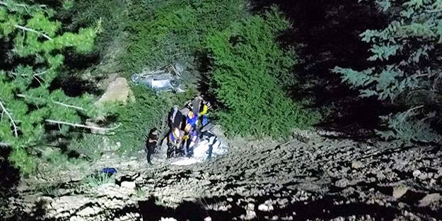 Otomobil 100 metrelik uçurumdan yuvarlandı
