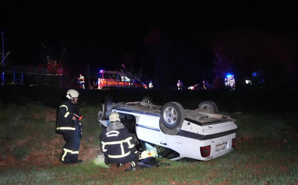 Otomobil 40 metre yükseklikten tarlaya uçtu