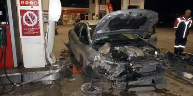 Otomobil akaryakıt istasyonuna daldı