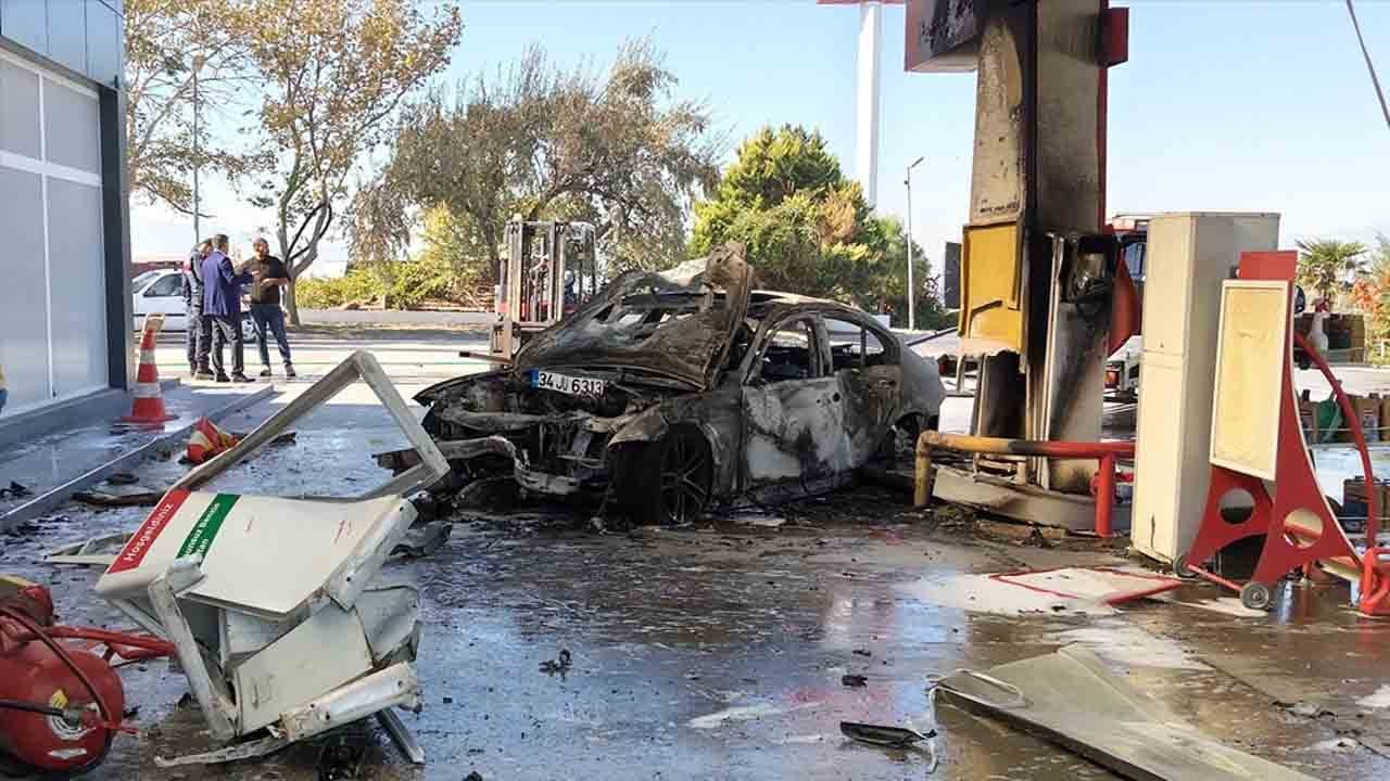 Otomobil akaryakıt pompasına çarptı: Alev alan araçta 2 kişi yaralandı