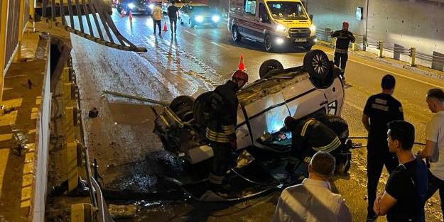 Otomobil alt geçide düştü: Yaralılar var