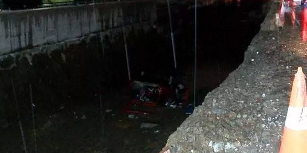 Otomobil alt geçit için kazılan tünele düştü