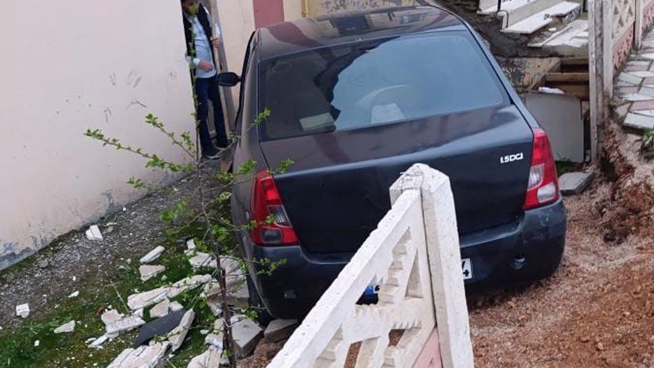 Otomobil bahçeye uçtu