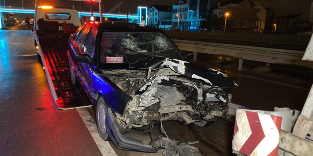 Otomobil bariyere çaptı! 1'i ağır 2 yaralı