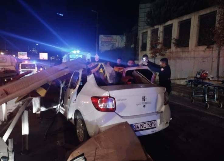 Otomobil bariyere girdi 1 kişi öldü