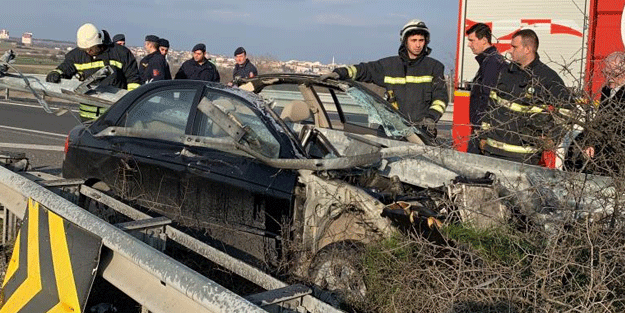 Otomobil bariyerlere ok gibi saplandı