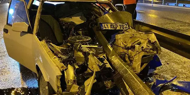 Otomobil bariyerlere ok gibi saplandı