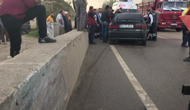 Otomobil beton duvara çarparak durabildi: 3 kişi yaralı