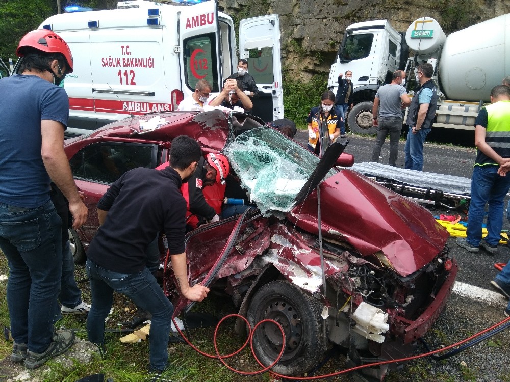 Otomobil beton mikseri ile çarpıştı : 1 yaralı 