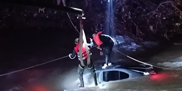 Otomobil Bitlis Çayı'na uçtu!