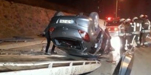 Otomobil demir parmaklıklara saplandı!