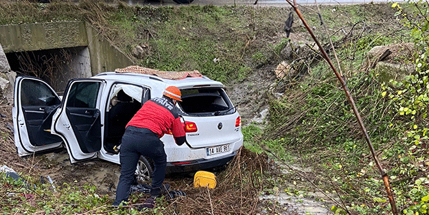 Otomobil dereye uçtu