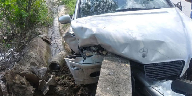 Otomobil duvara saplandı! 1 kişi öldü