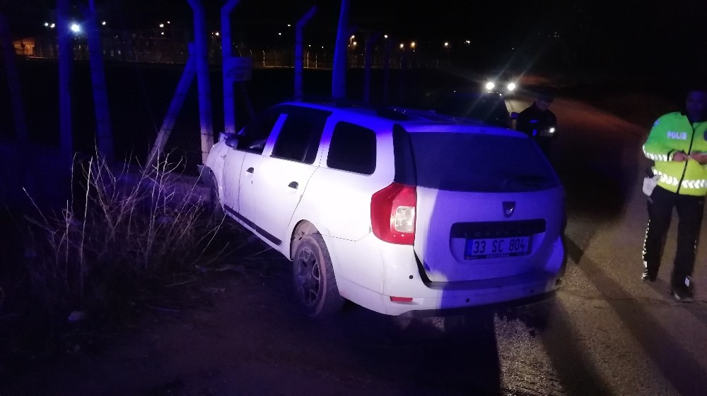 Otomobil elektrik trafosuna çarptı: 1 yaralı 