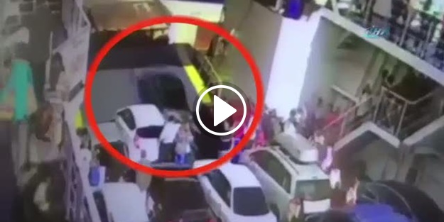 Otomobil feribottan düştü