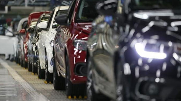 Otomobil fiyatları en az 3 bin lira düştü!