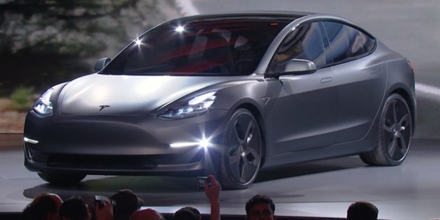 Otomobil hastalanan sahibini hastaneye kendi götürdü!