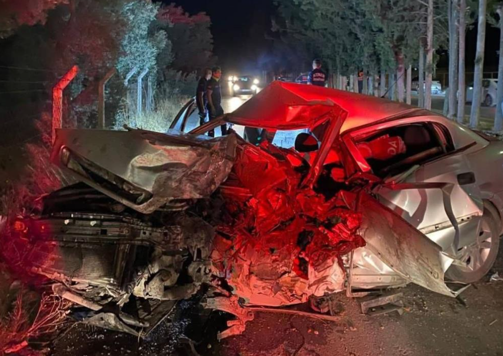 Otomobil hurdaya döndü sürücü hayatını kaybetti