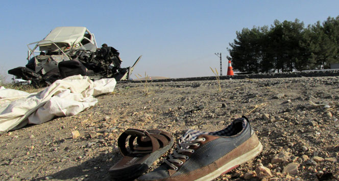 Otomobil ikiye bölündü!