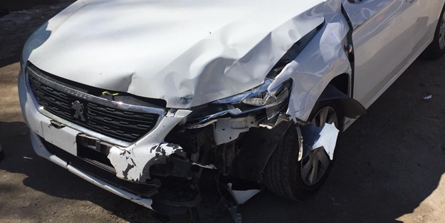 Otomobil ile çarpışan motosiklet sürücüsü hayatını kaybetti