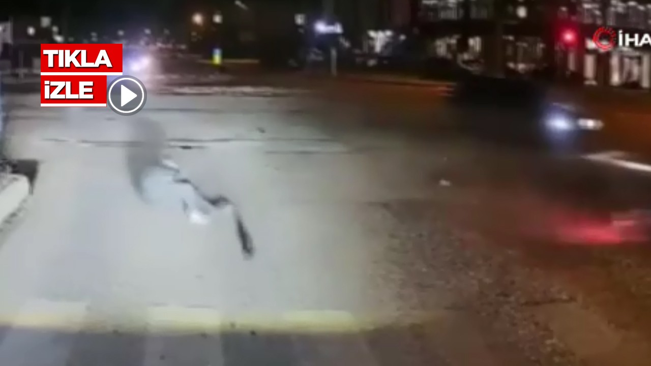 Otomobil ile çarpışan motosikletli böyle sürüklendi