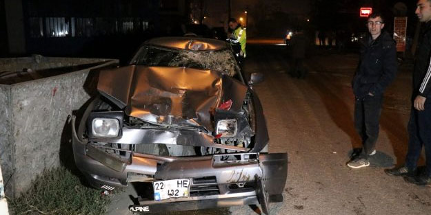 Otomobil ile elektrikli bisiklet çarpıştı