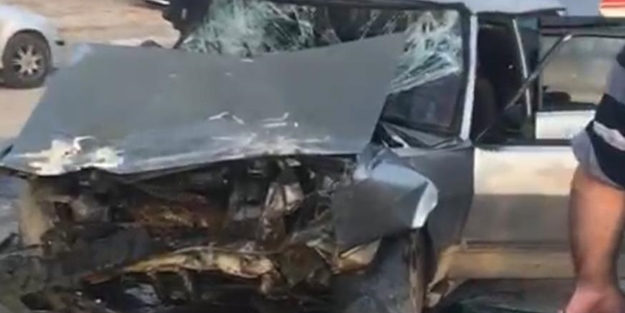 Otomobil ile kamyon birbirine girdi: 3 yaralı