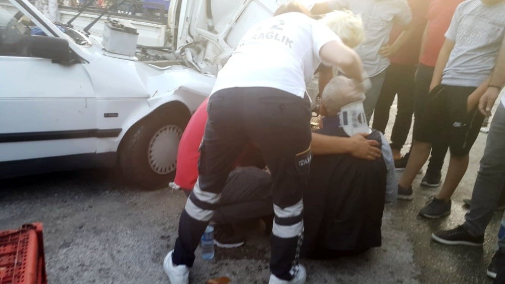 Otomobil ile kamyonet çarpıştı: 6 yaralı 