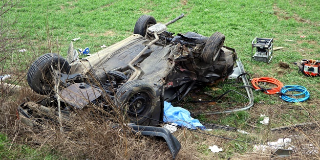 Otomobil ile kamyonet çarpıştı! Ölüler ve yaralılar var