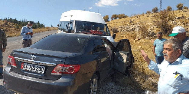 Otomobil ile minibüs çarpıştı: Çok sayıda yaralı var