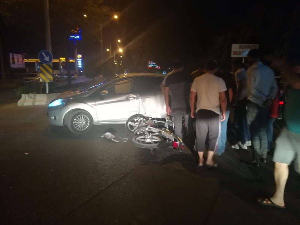Otomobil ile motosiklet çarpıştı: 1 yaralı 