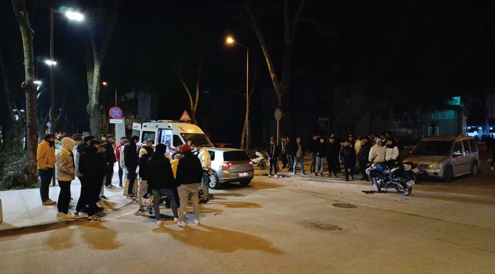 Otomobil ile motosiklet çarpıştı