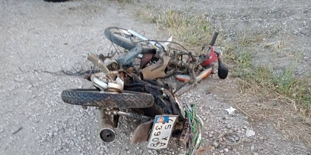 Otomobil ile motosiklet çarpıştı: Ölü ve yaralılar var