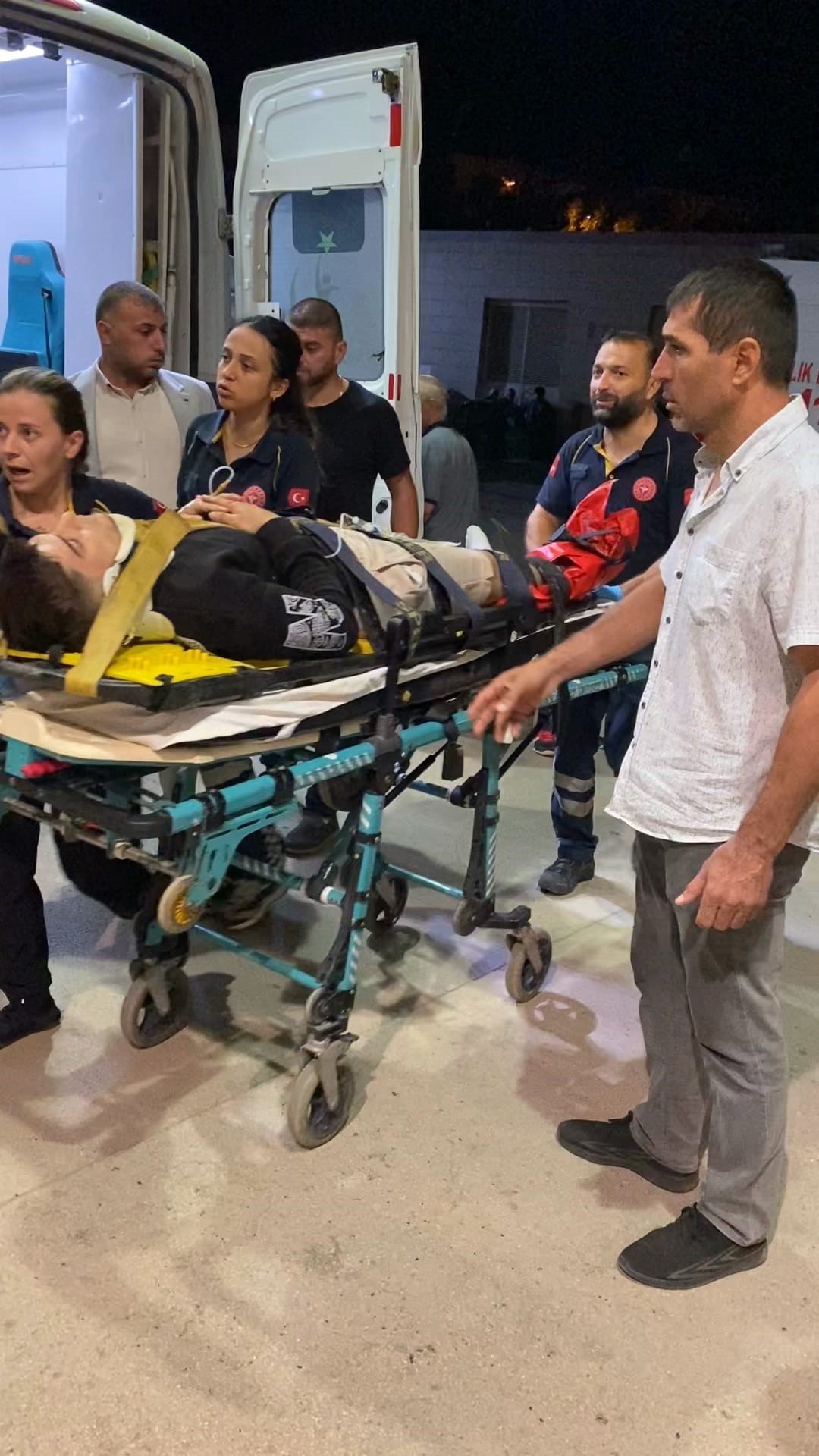 Otomobil ile motosiklet kafa kafaya çarpıştı