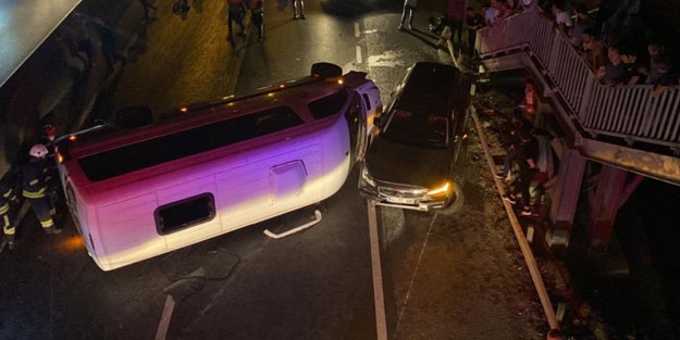 Otomobil ile servis minibüsü çarpıştı! 7 kişi yaralandı