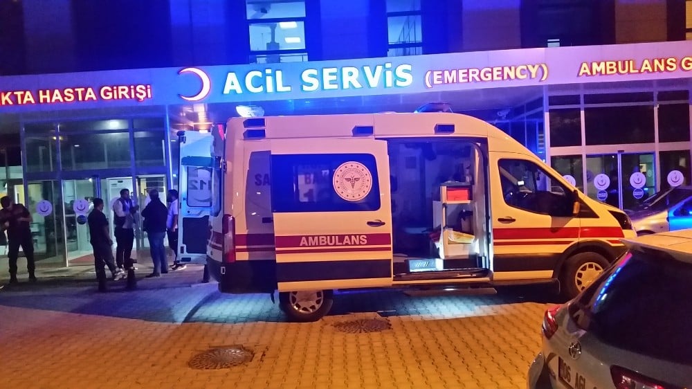 Otomobil ile tır çarpıştı: 2 ölü, 1 yaralı 