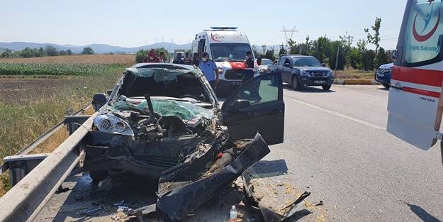 Otomobil ile traktör çarpıştı: 5 yaralı