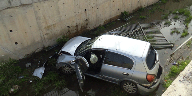 Otomobil kanala uçtu: 1 yaralı