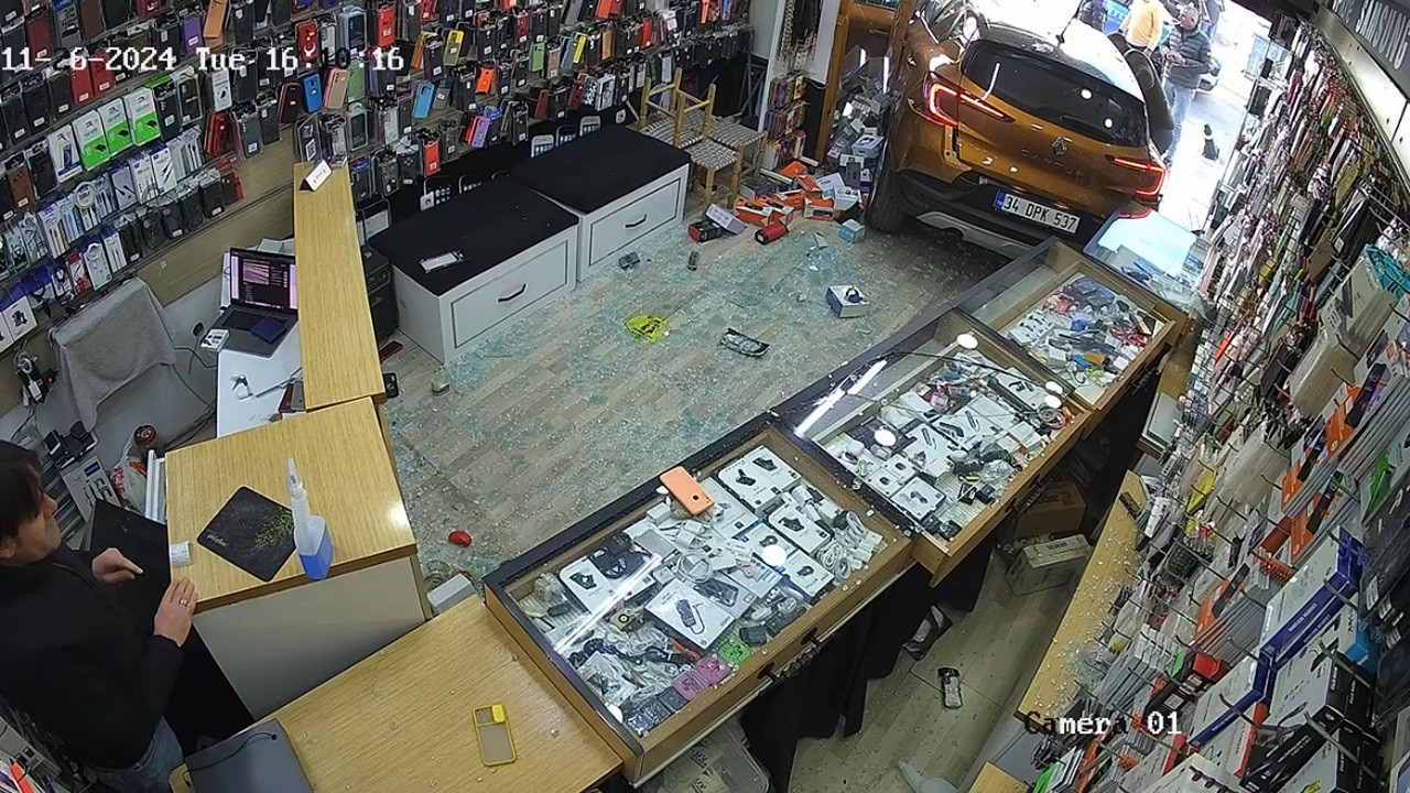 Otomobil mağazaya daldı