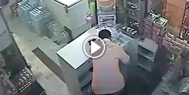 Otomobil markete uçtu!