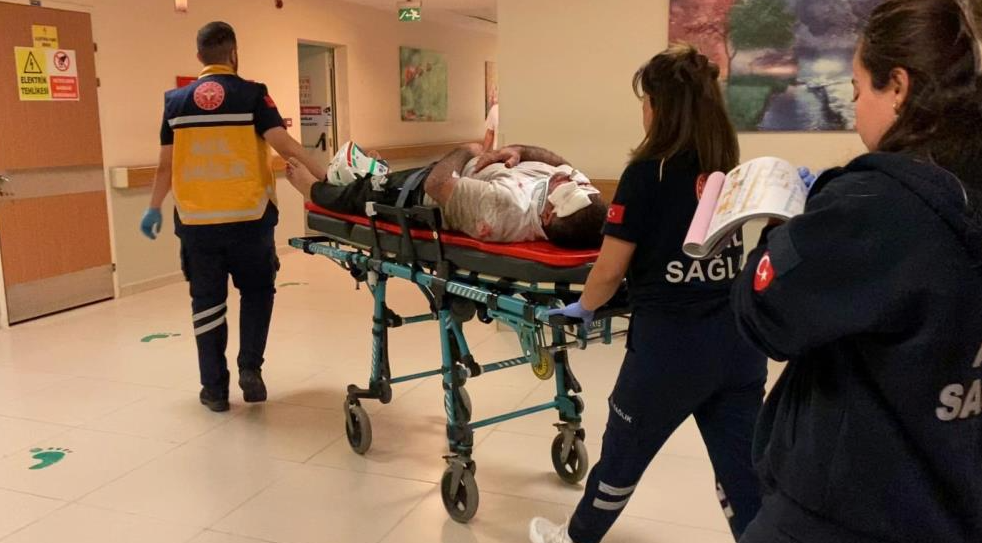 Otomobil motosiklete çarptı 2 yaralı var