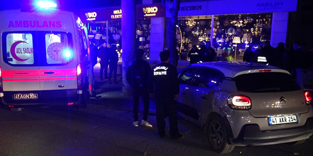 Otomobil önce servis aracına ardından elektrik direğine çarptı: 1 yaralı