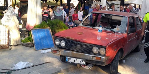 Otomobil pazar yerine daldı