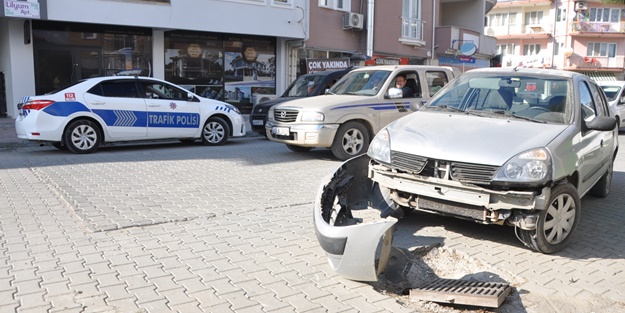 Otomobil rögar çukuruna düştü