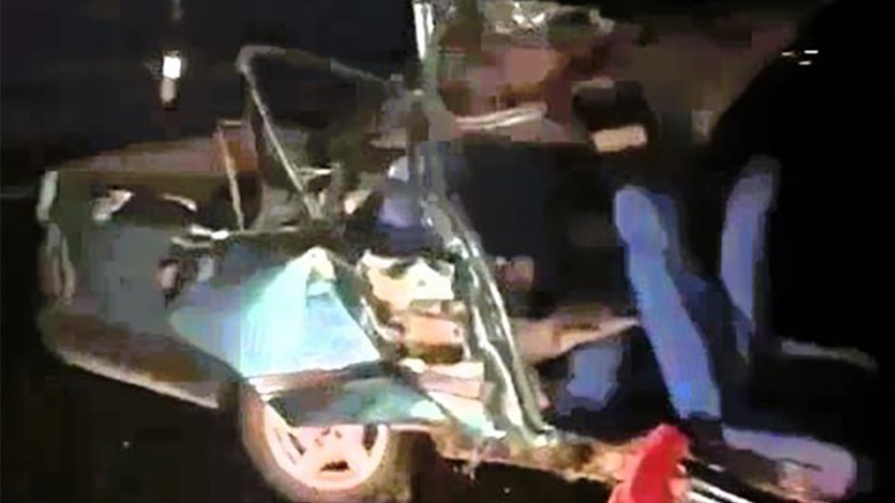 Otomobil römorka çarptı ölü ve yaralı var